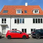 Penthouse - Views - Walk To Everything - Island Apartment *