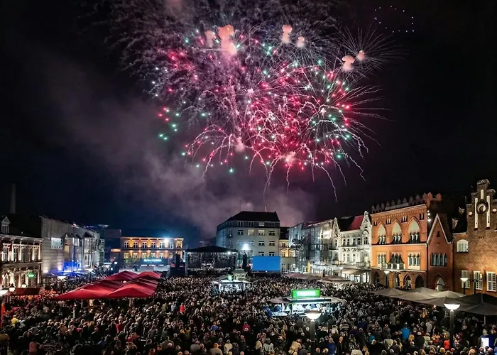 Penthouse - 3br - Views - Walk To Everything *